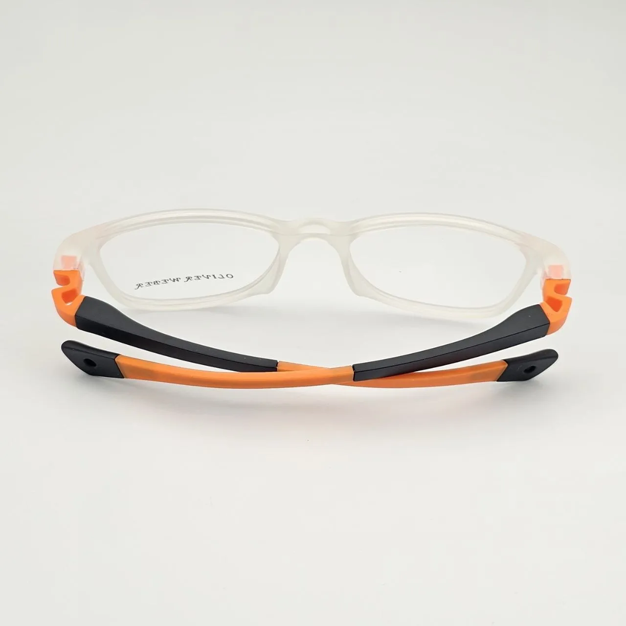 عکس نمای 45 درجه عینک نشکن برند OLIVER WEBER رنگ white,orange