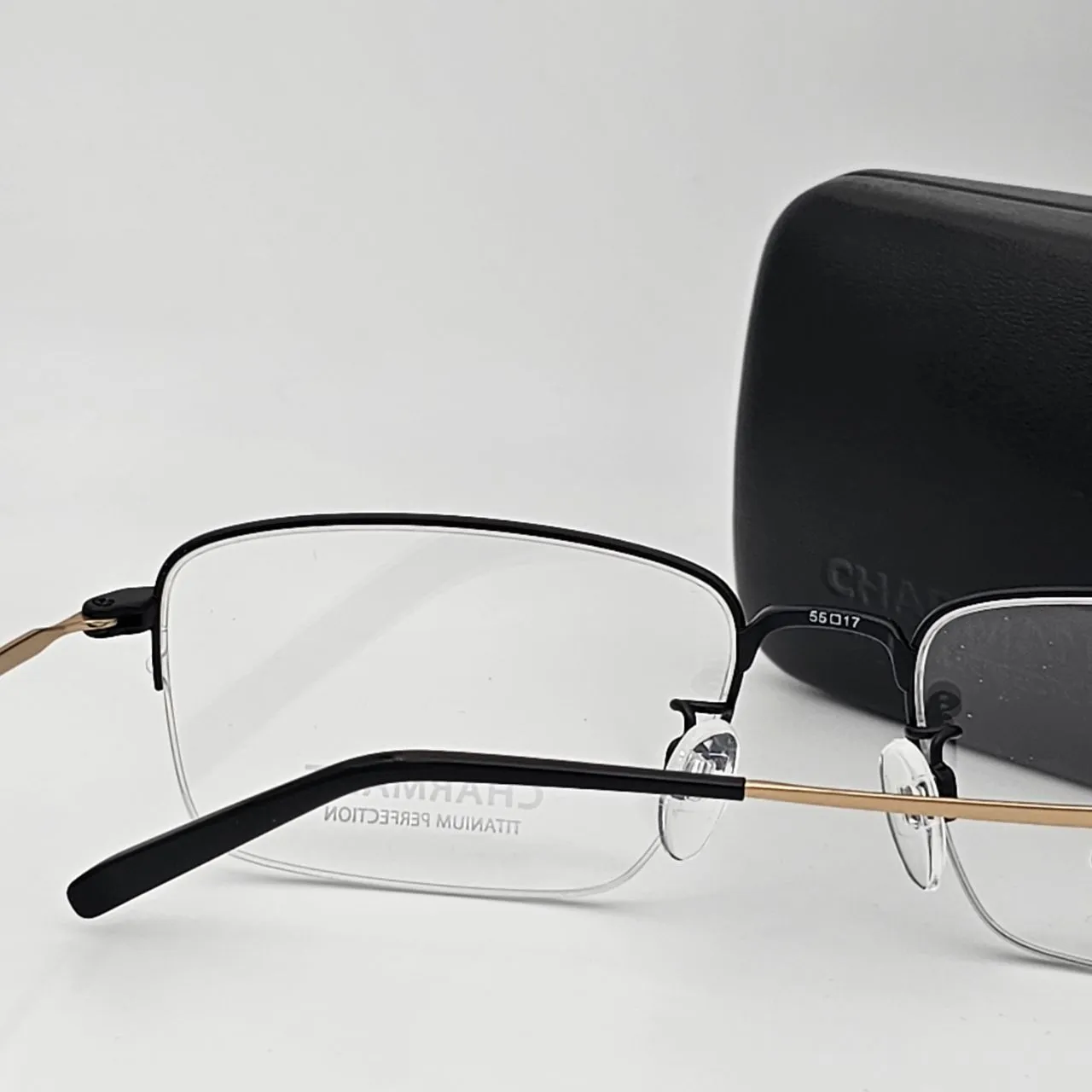 عکس نمای دسته عینک طبی برند charmant مدل titanium perfection کد ۱۴۲۵ رنگ black,gold