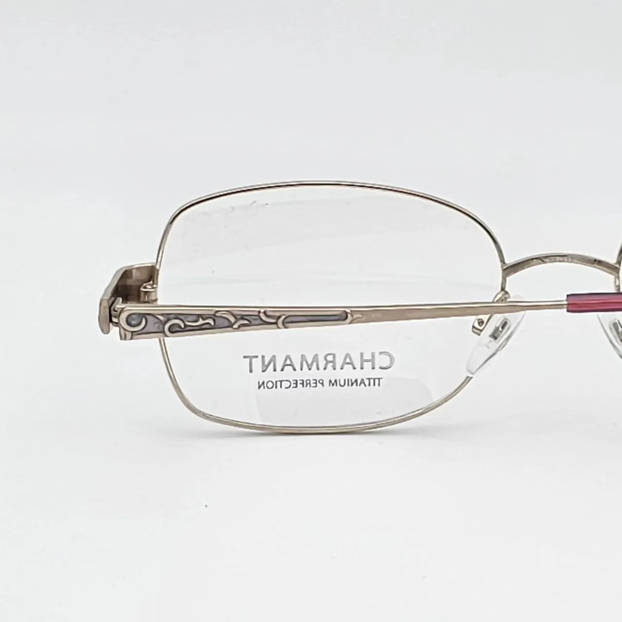 عکس نمای دسته عینک طبی زنانه برند charmant مدل titanium perfection کد ۱۴۲۶ رنگ silver