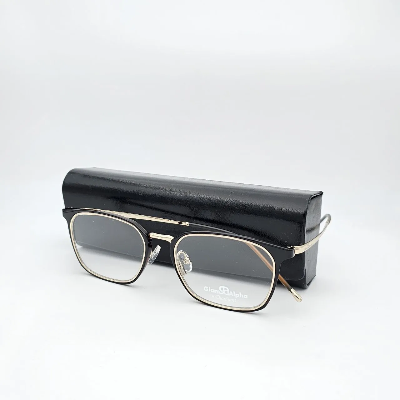عکس نمای دسته عینک طبی برند charmant مدلglam alphaکرد رنگ black,gold
