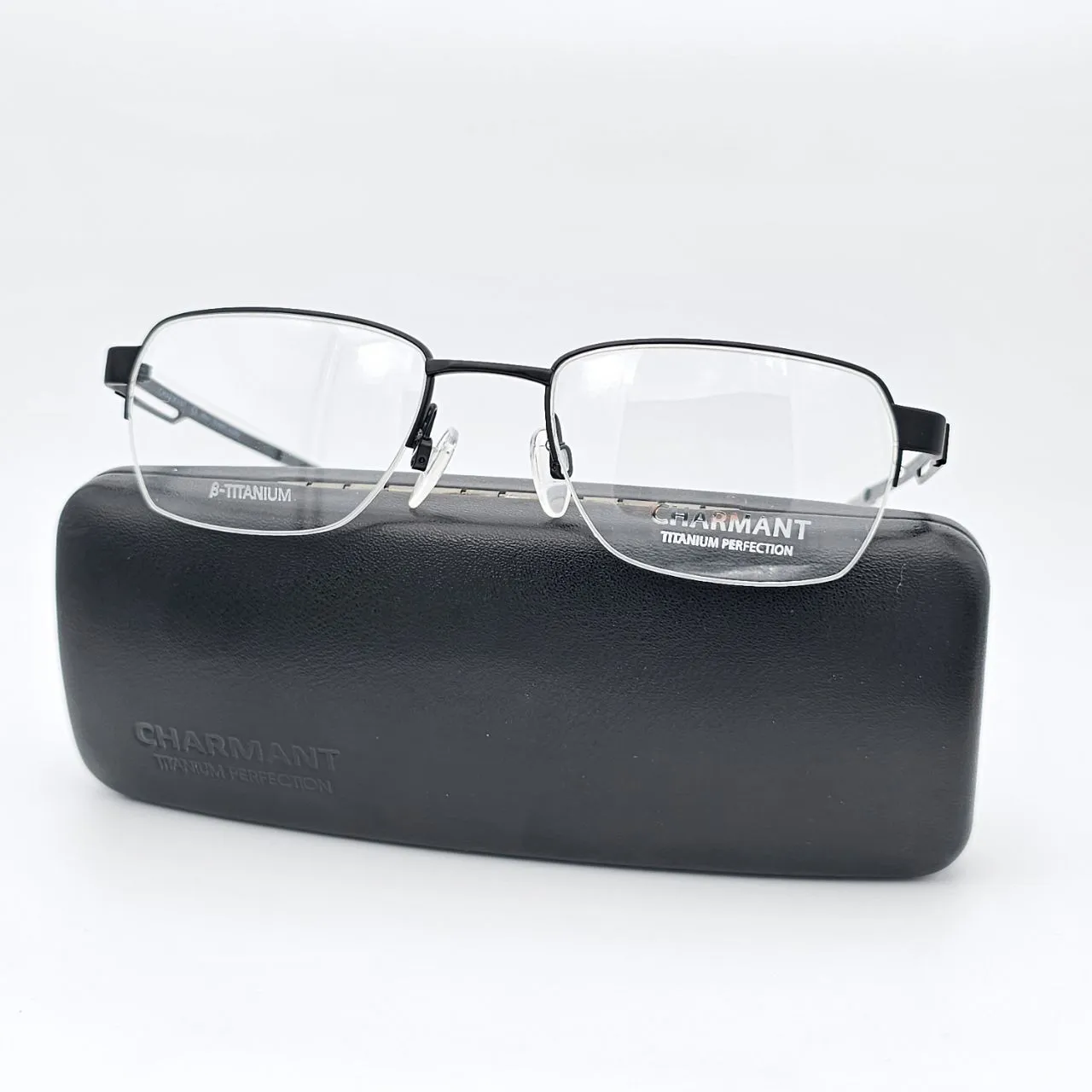 عکس نمای دسته عینک طبی برند charmant مدل titanium perfection کد ۱۴۴۵ رنگ black