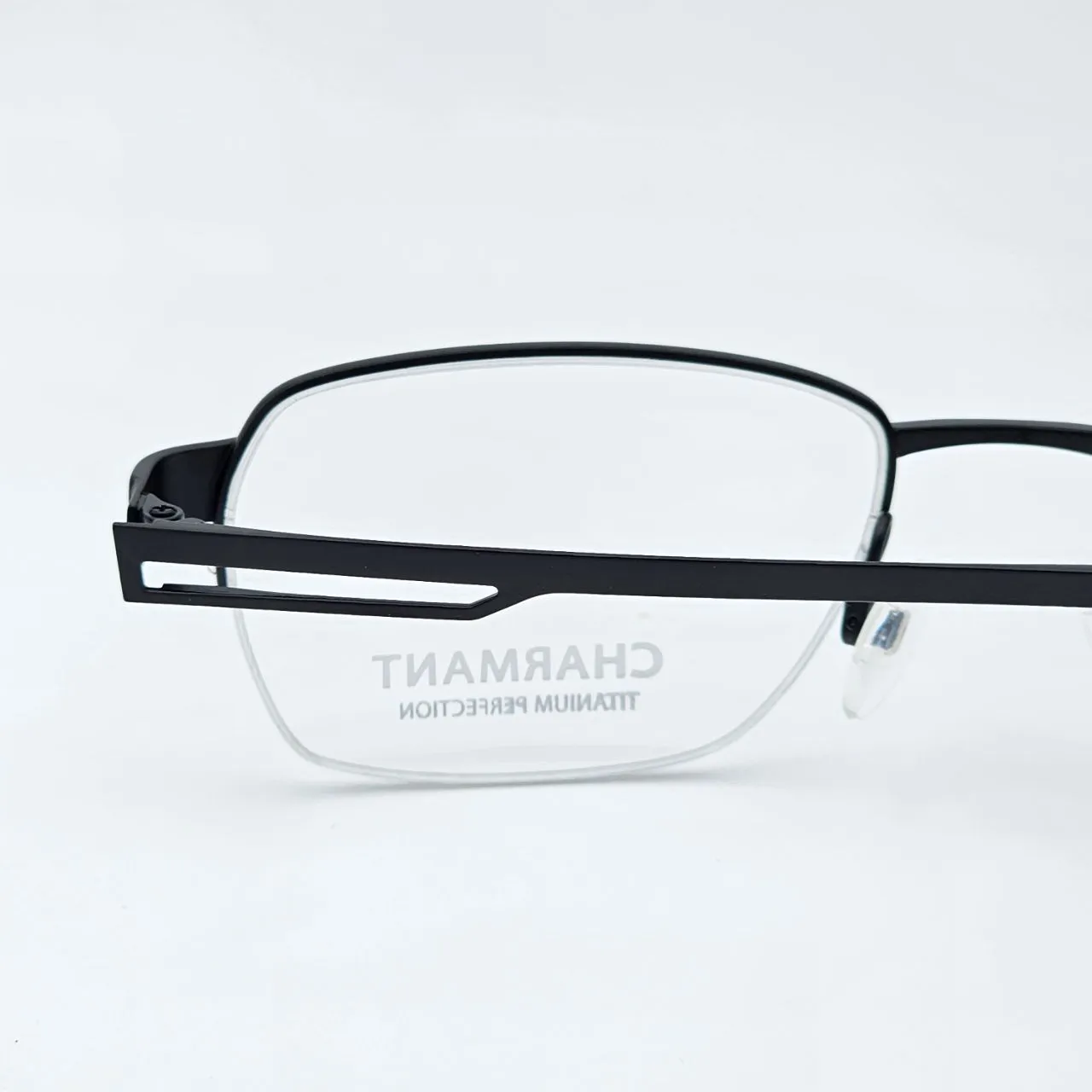 عکس نمای از بالا عینک طبی برند charmant مدل titanium perfection کد ۱۴۴۵ رنگ black