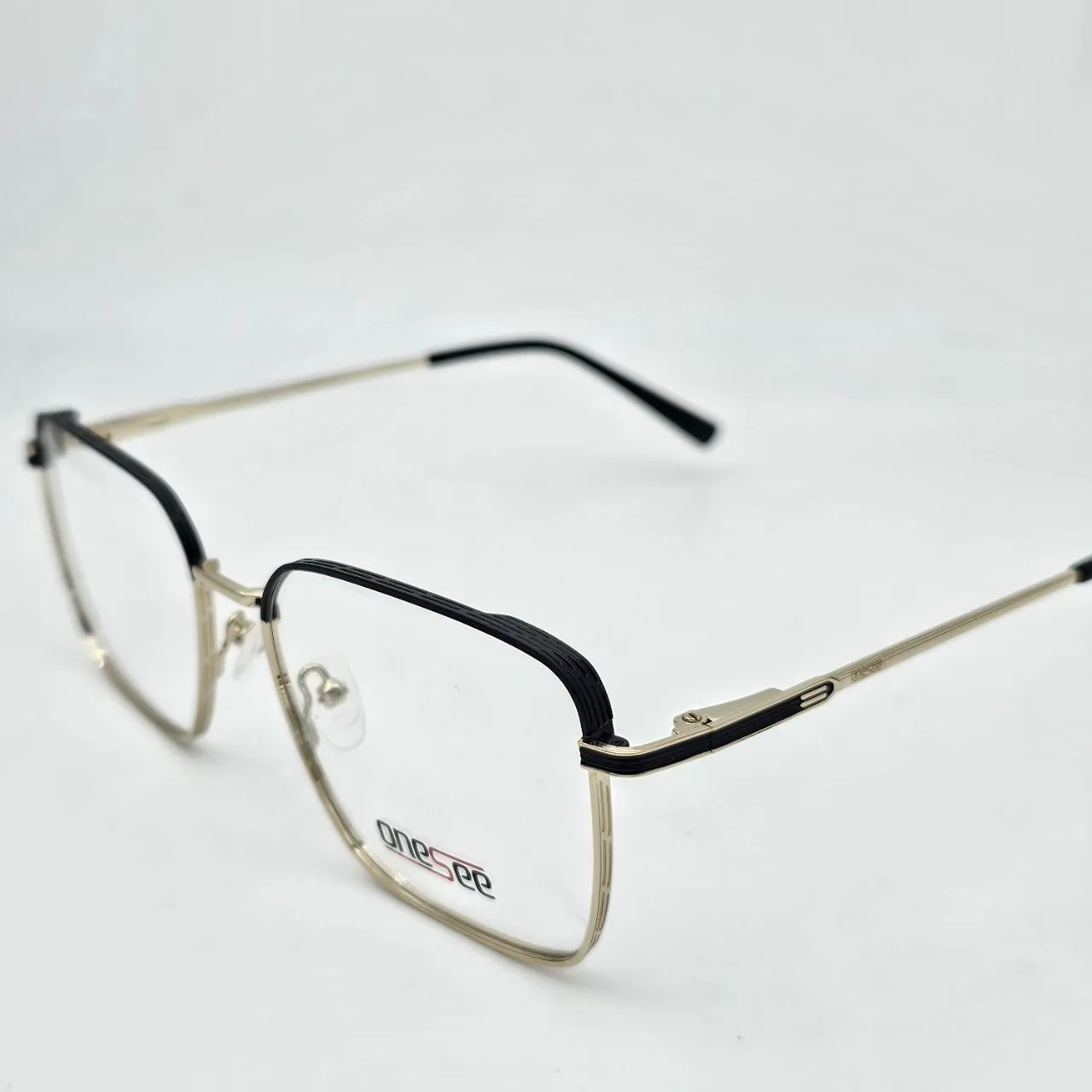 عکس نمای 45 درجه عینک طبی مردانه زنانه one see کد 1646 رنگ black,gold
