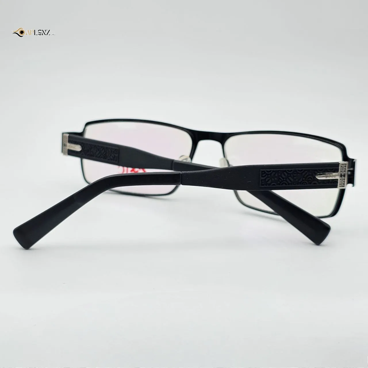 عکس نمای دسته عینک طبی کائوچویی برند chic رنگ black