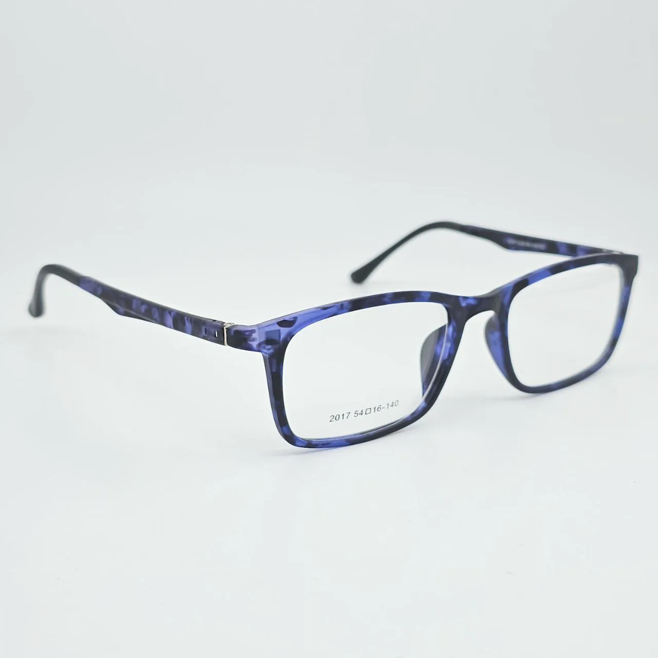 عکس نمای 45 درجه عینک کاور دار رنگ blue