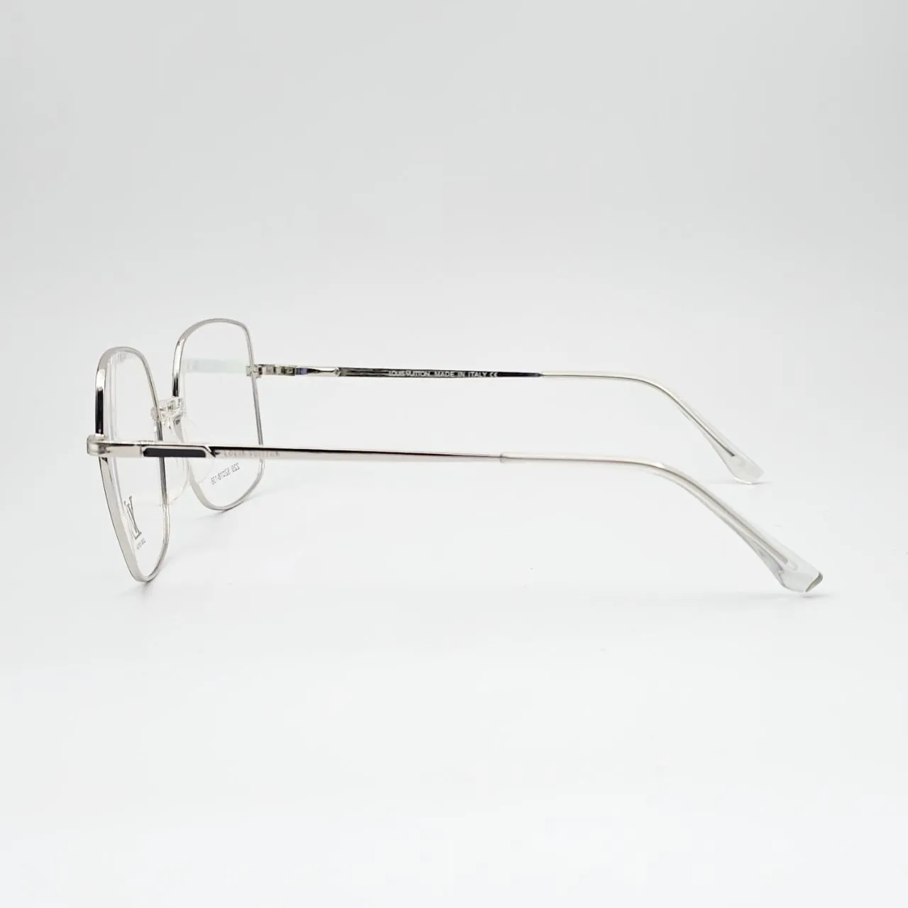 عکس نمای 45 درجه عینک طبی بزرگ LOUIS VUITTON کد 220 رنگ silver