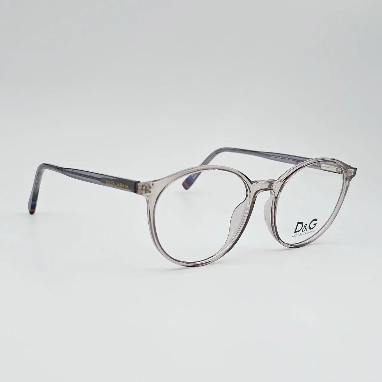 عکس نمای 45 درجه عینک گرد شفاف Dolce & Gabbana (D&G) با طراحی کلاسیک و فریم سبک رنگ gray - gray