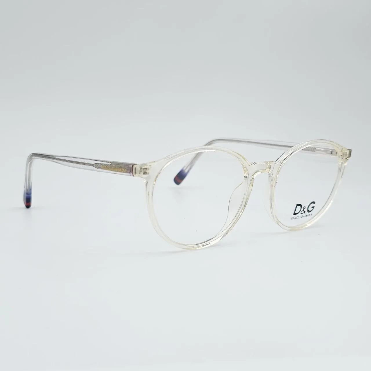 عکس نمای 45 درجه عینک گرد شفاف Dolce & Gabbana (D&G) با طراحی کلاسیک و فریم سبک رنگ transparent