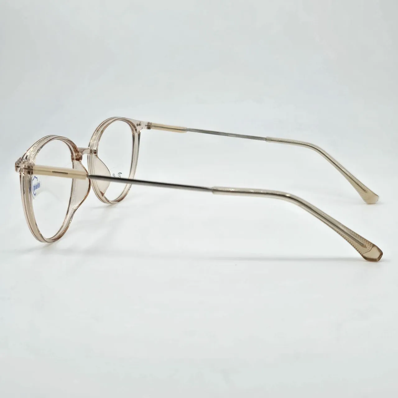 عکس نمای 45 درجه عینک بلوکات گرد شفاف رنگ beige