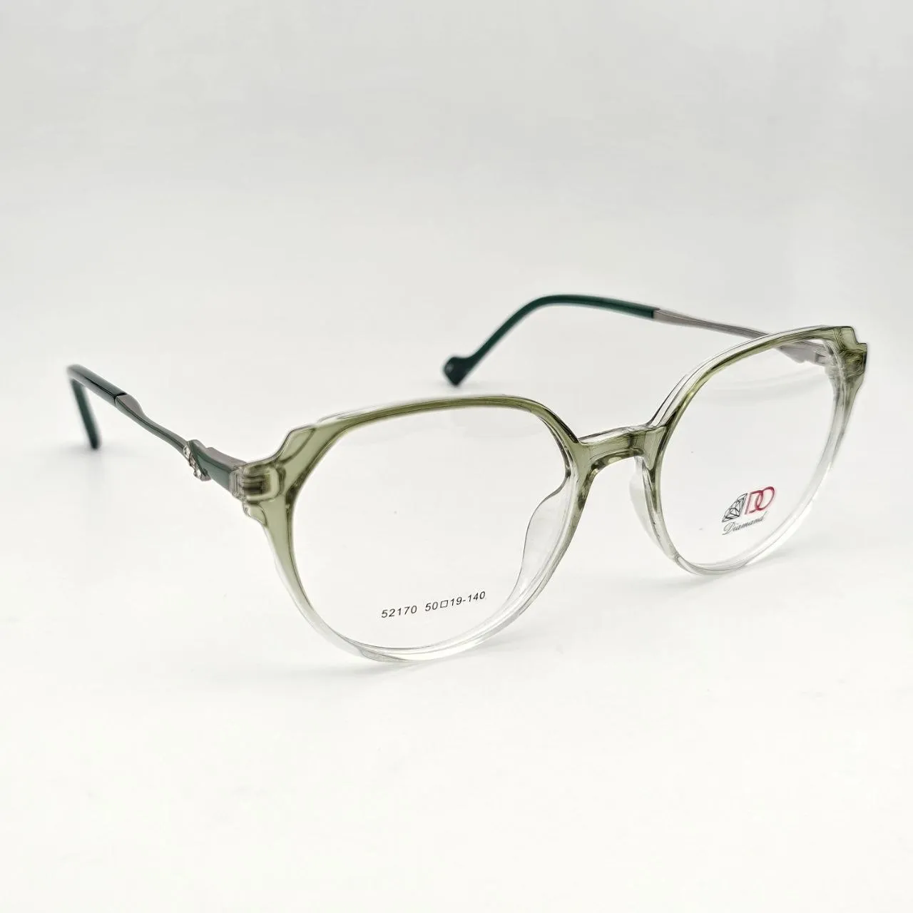 عکس نمای 45 درجه عینک طبی زنانه کائوچو ای برند DIAMOND رنگ green
