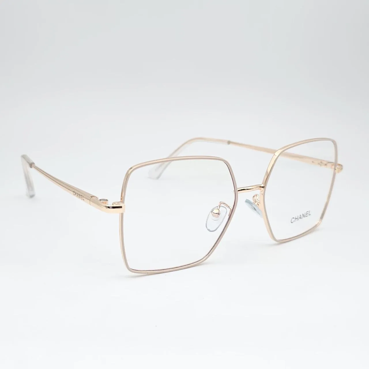 عکس نمای 45 درجه عینک طبی کاور دار مربعی CHANEL رنگ gold,pink|matte