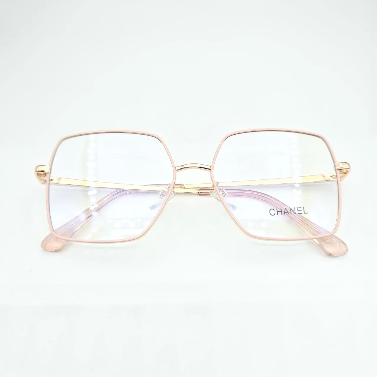 عکس نمای 45 درجه عینک طبی کاور دار مربعی CHANEL رنگ gold,pink