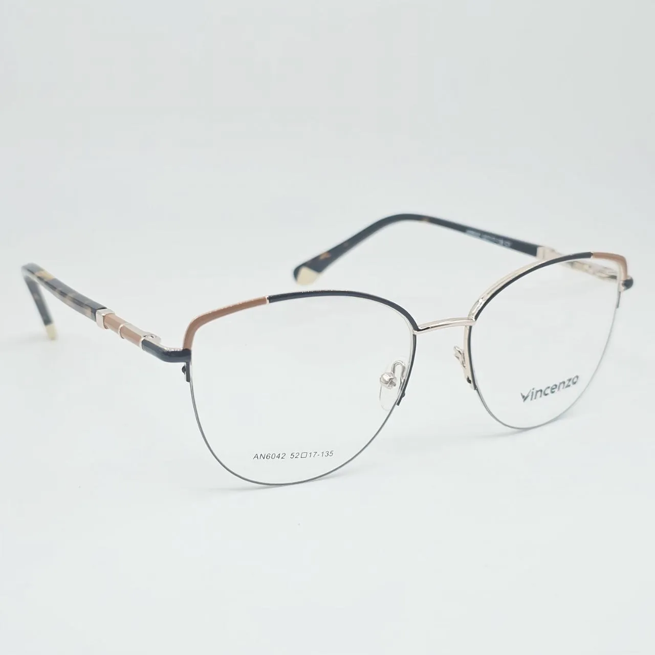 عکس نمای 45 درجه عینک طبی فلزی برند Vincenzo رنگ black,beige