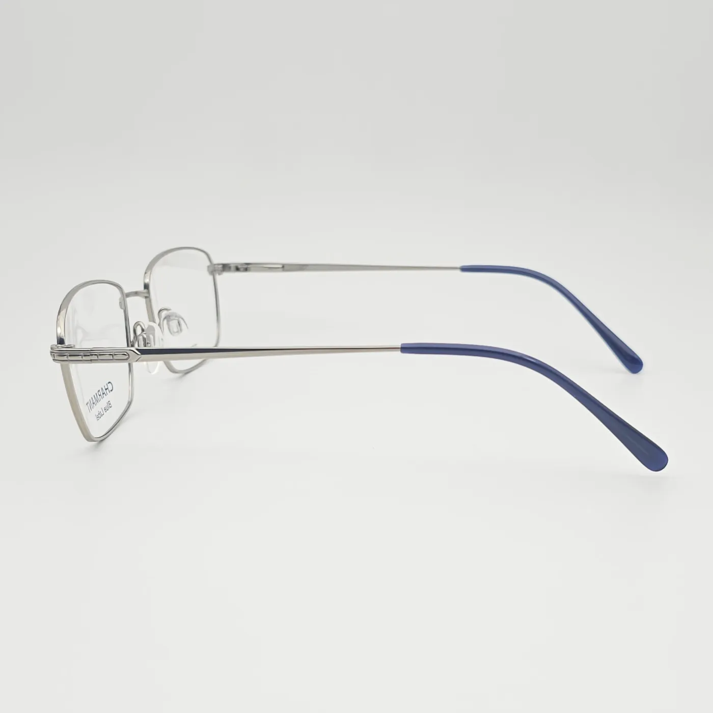 عکس نمای دسته عینک طبی تیتانیومی برندCHARMANT رنگ silver:نقره‌ای براق با جزئیات آبی سرمه‌ای,navy