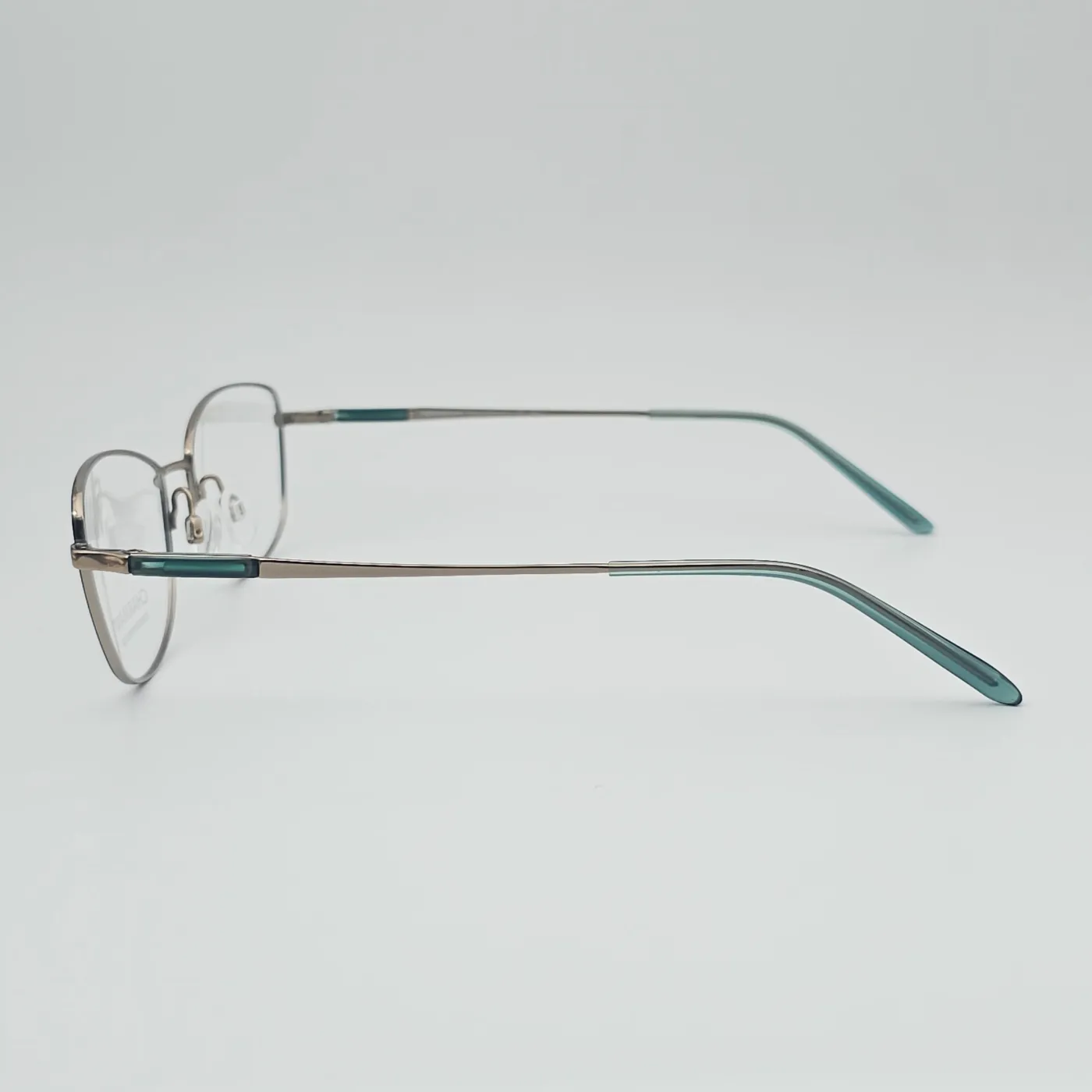 عکس نمای دسته عینک طبی زنانه تیتانیومی برندCHARMANT رنگ silver,green