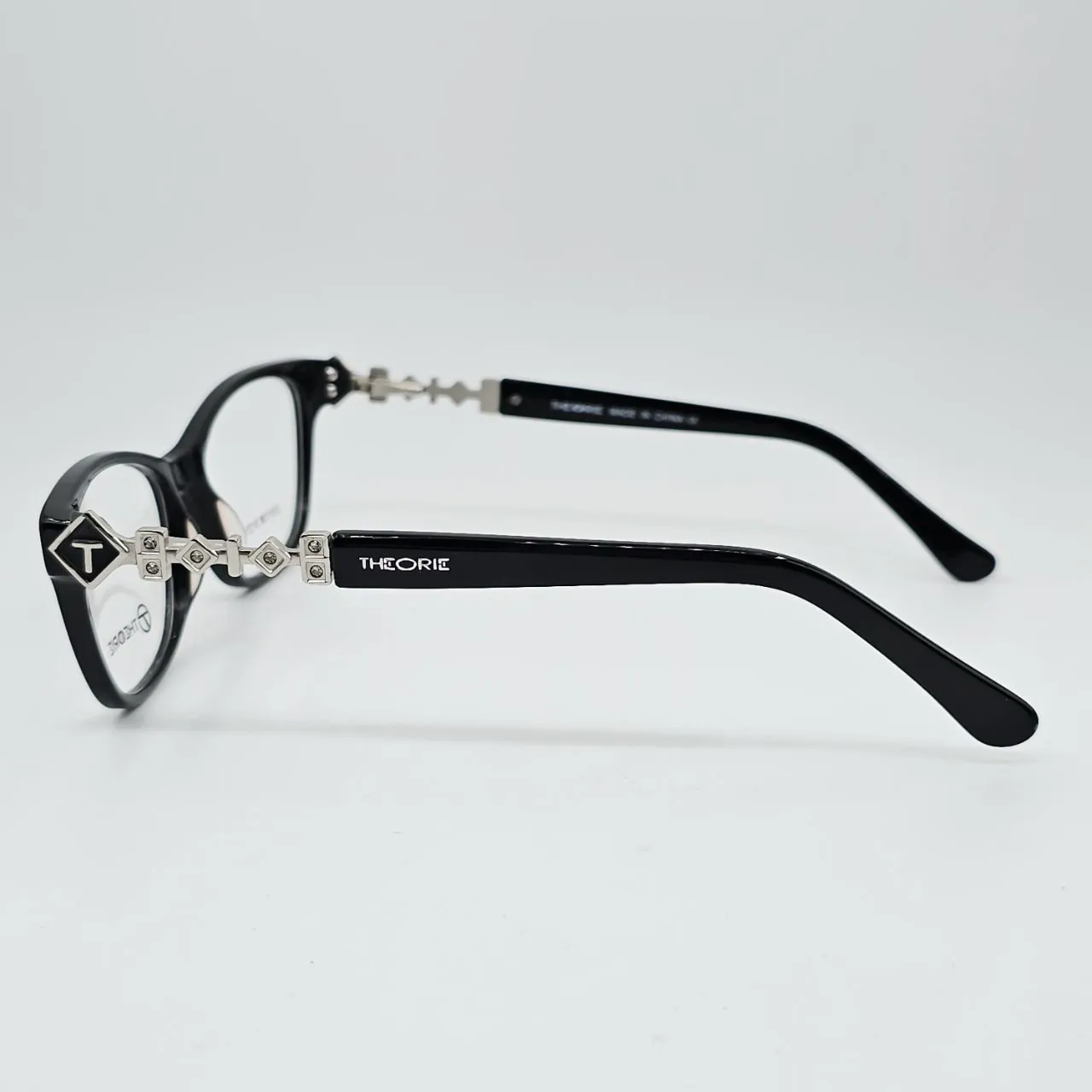 عکس نمای 45 درجه عینک طبی کائوچو ای زنانه رنگ black