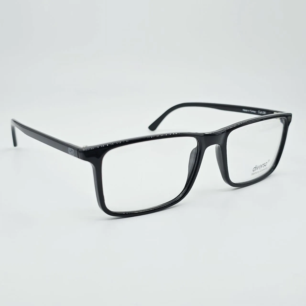 عکس نمای 45 درجه عینک طبی نشکن دیورسو DIVERSO مدل TR90 رنگ black