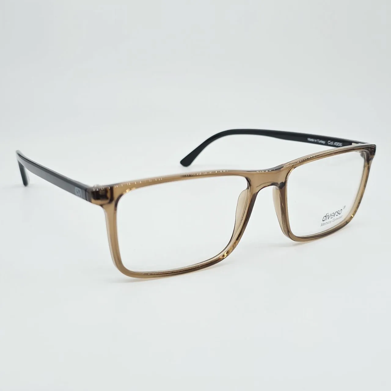 عکس نمای 45 درجه عینک طبی نشکن دیورسو DIVERSO مدل TR90 رنگ black,beige