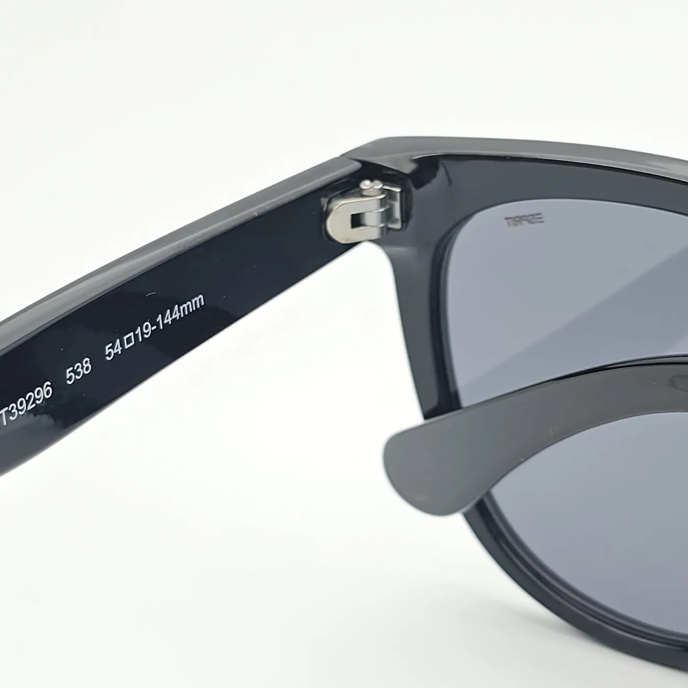 عکس نمای از بالا عینک افتابی برندESPRIT رنگ black
