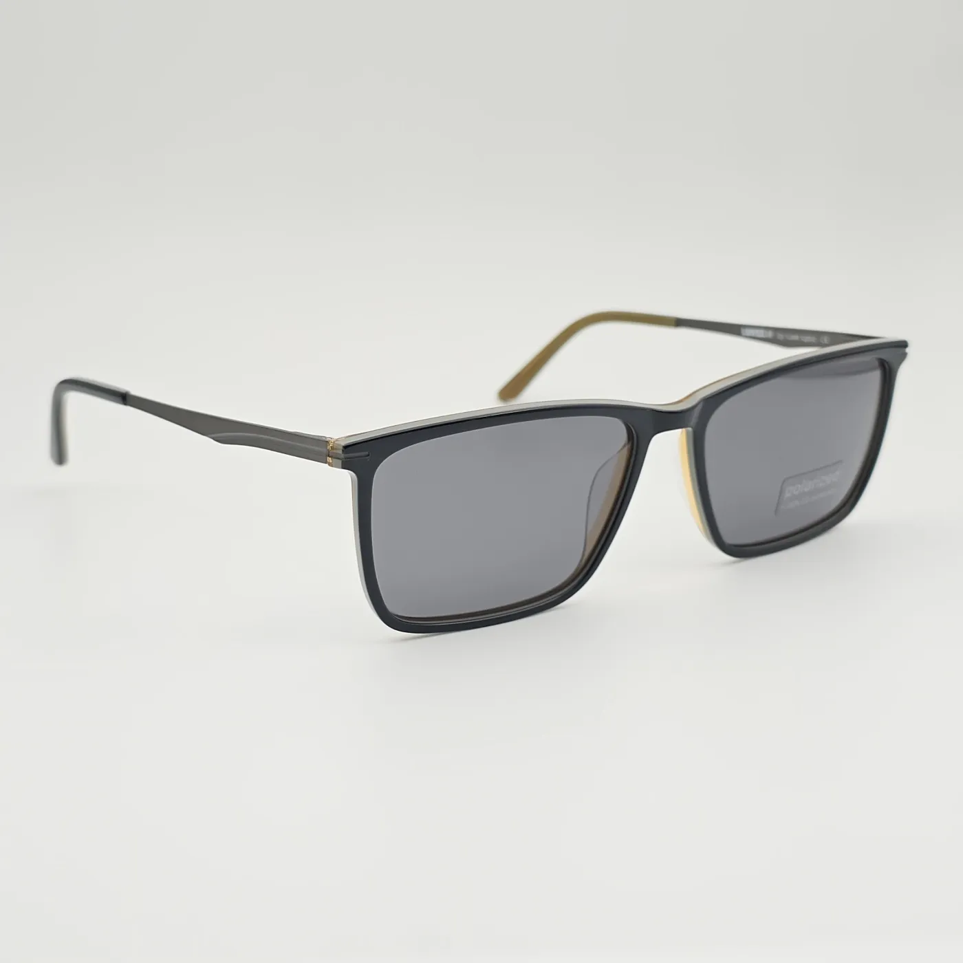 عکس نمای 45 درجه عینک آفتابی برندLOVEX رنگ black,green