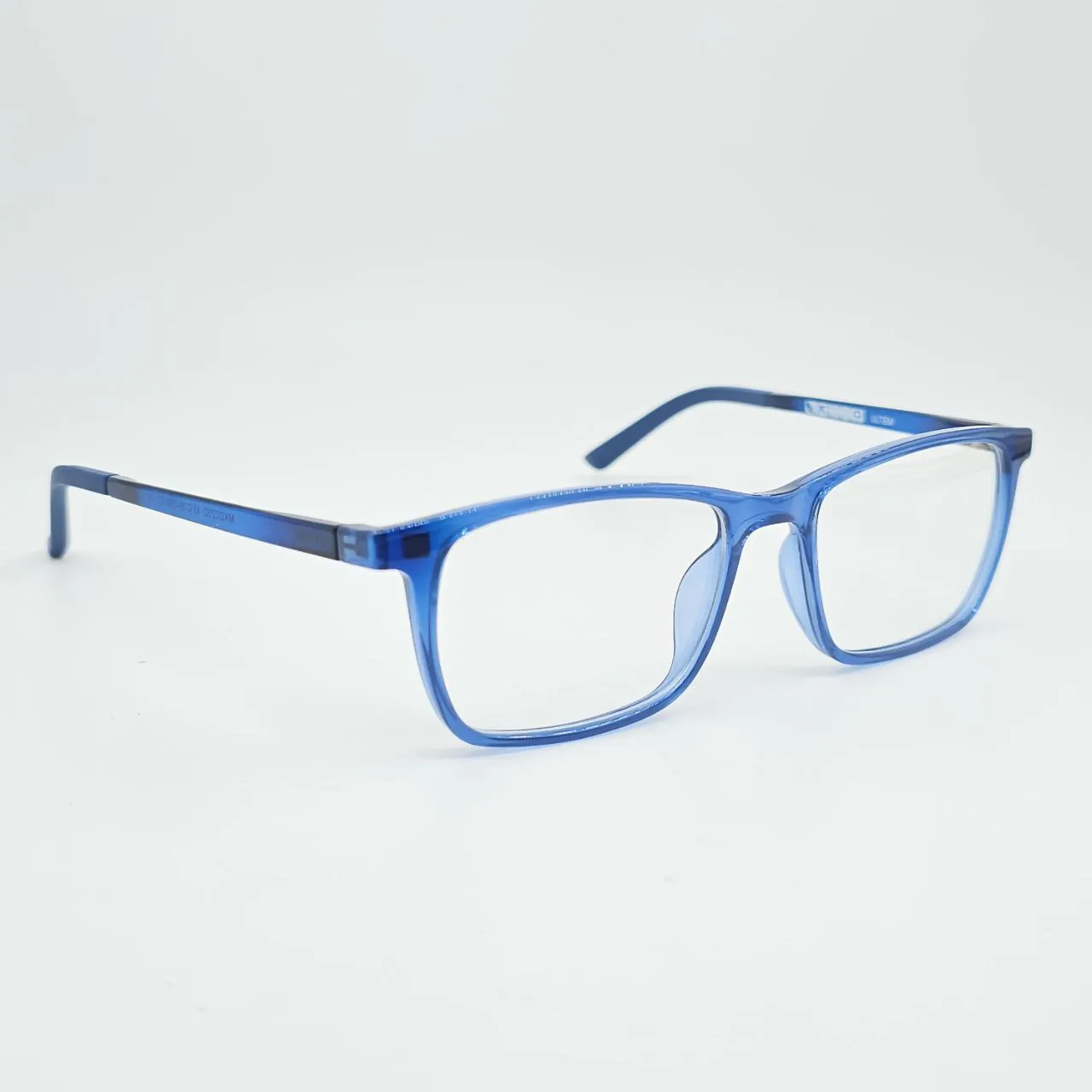 عکس نمای 45 درجه عینک طبی با کاور آفتابی رنگ blue
