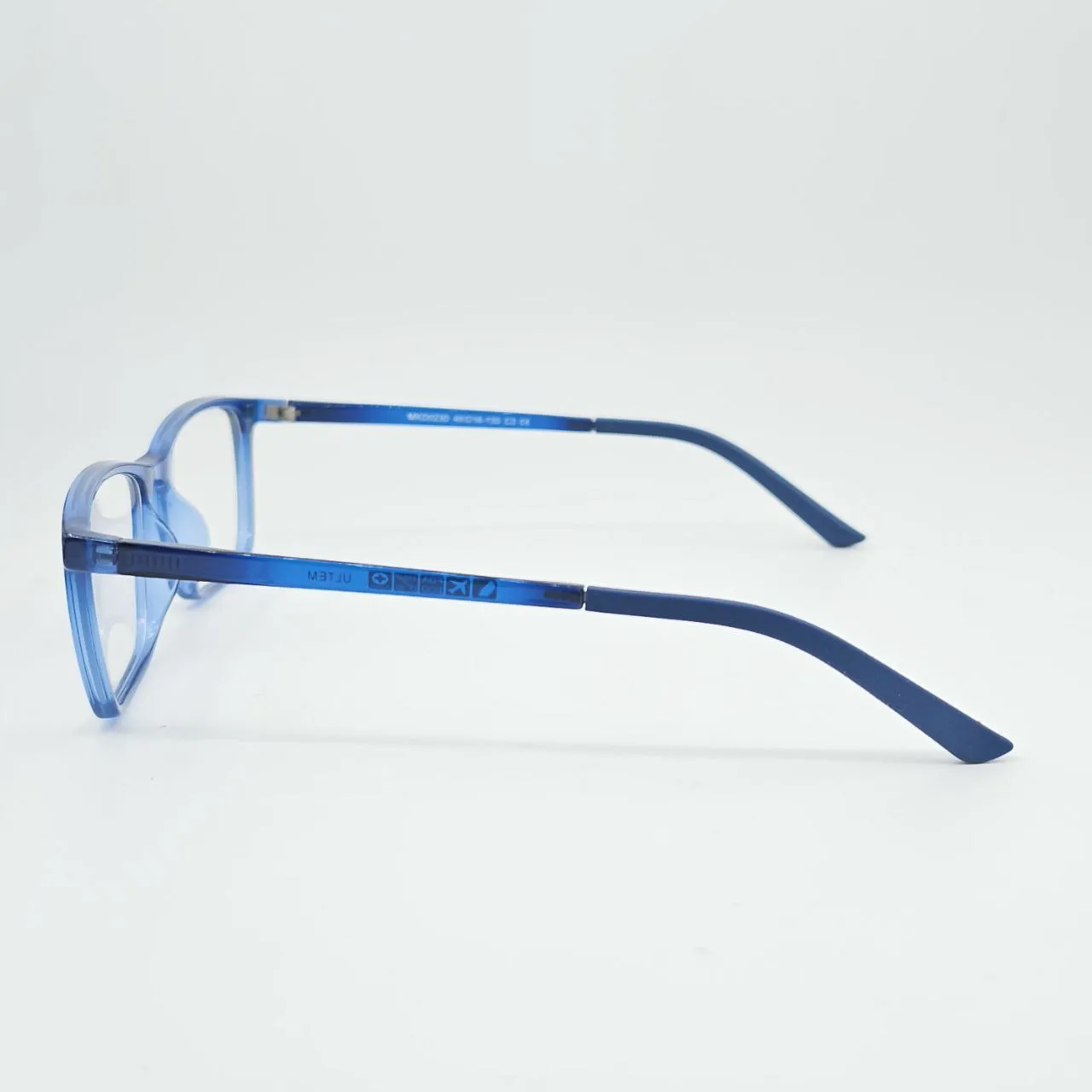 عکس نمای دسته عینک طبی با کاور آفتابی رنگ blue