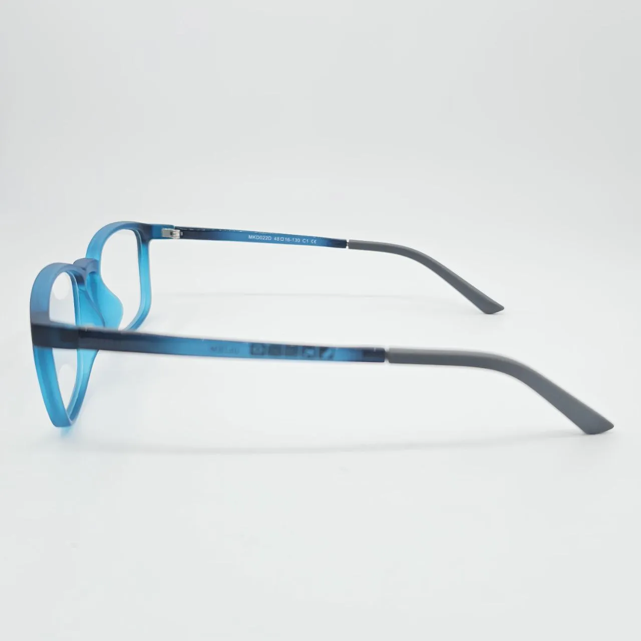 عکس نمای از بالا عینک طبی با کاور آفتابی رنگ blue,green