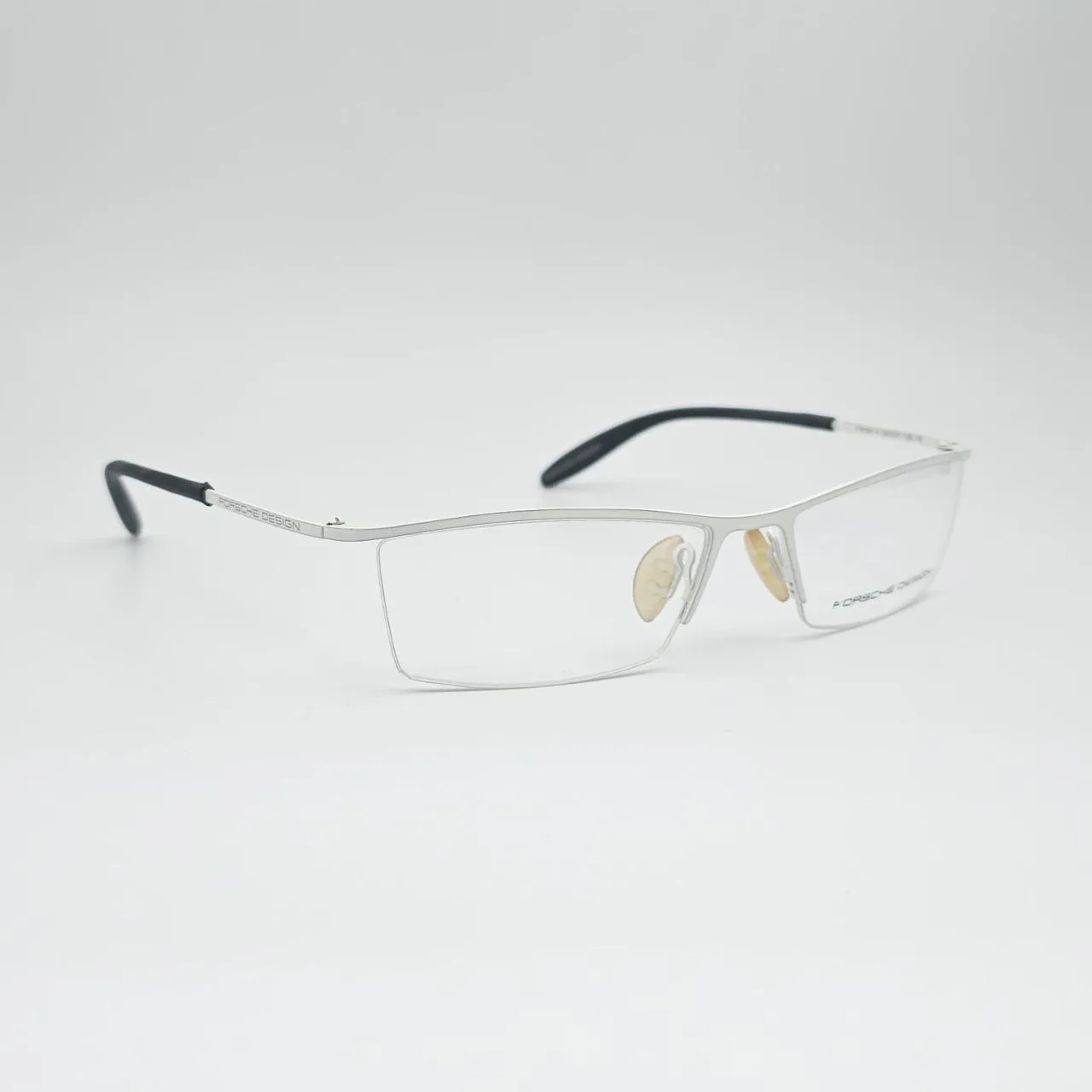 عکس نمای 45 درجه عینک طبی نقره ای نیم فریم PORSCHE DESIGN رنگ silver