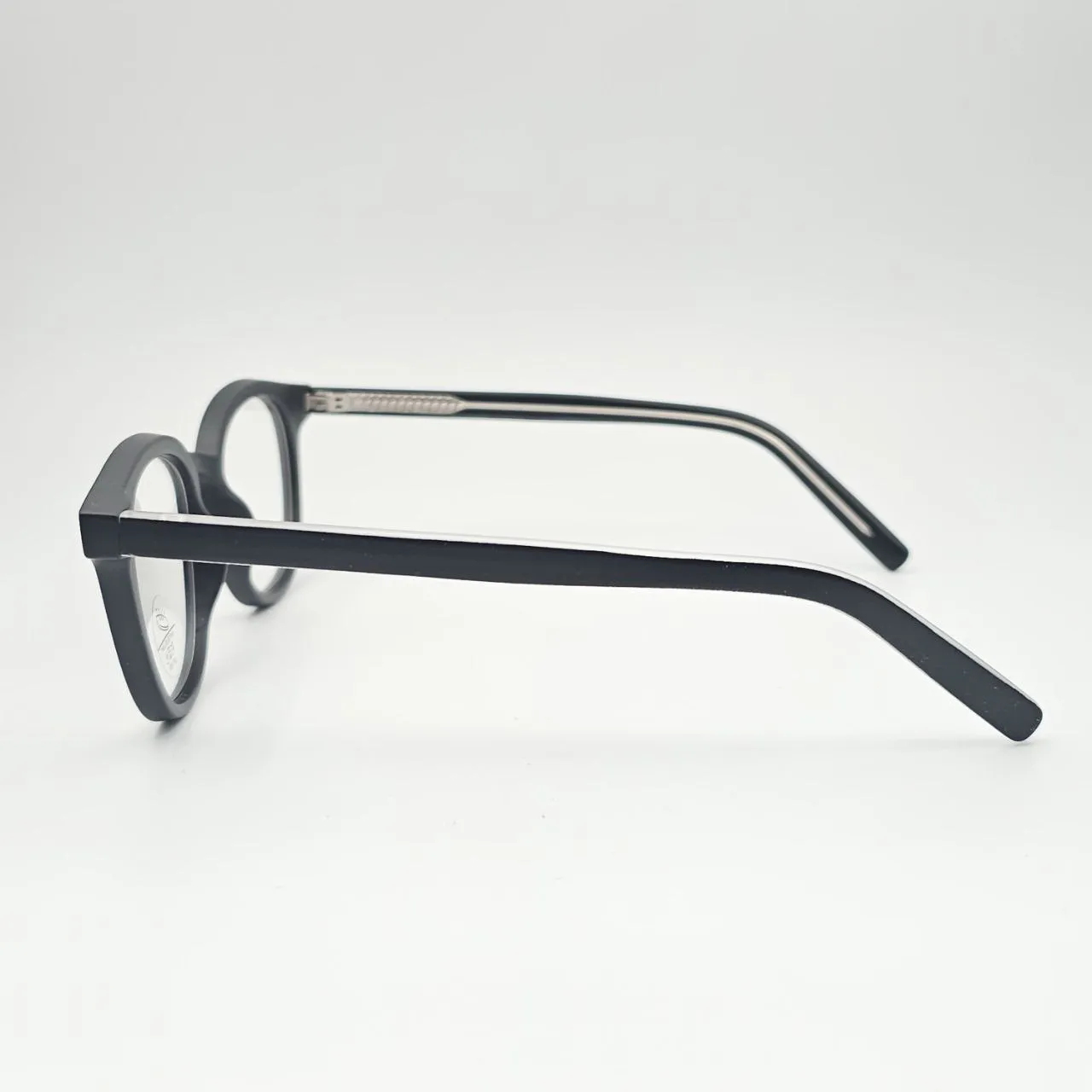 عکس نمای دسته عینک طبی نشکن برند MOSCOT رنگ black