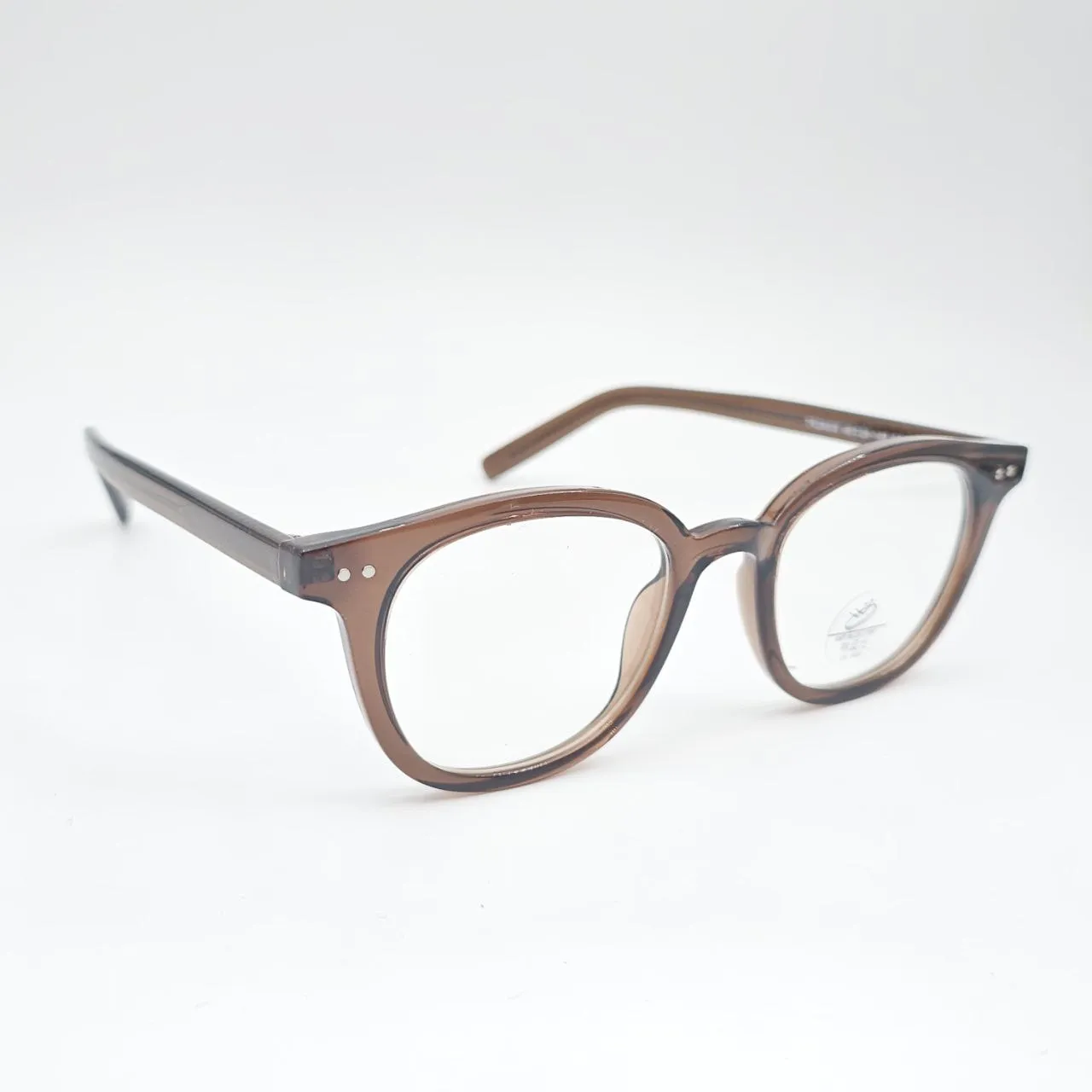 عکس نمای 45 درجه عینک طبی نشکن برند MOSCOT رنگ brown