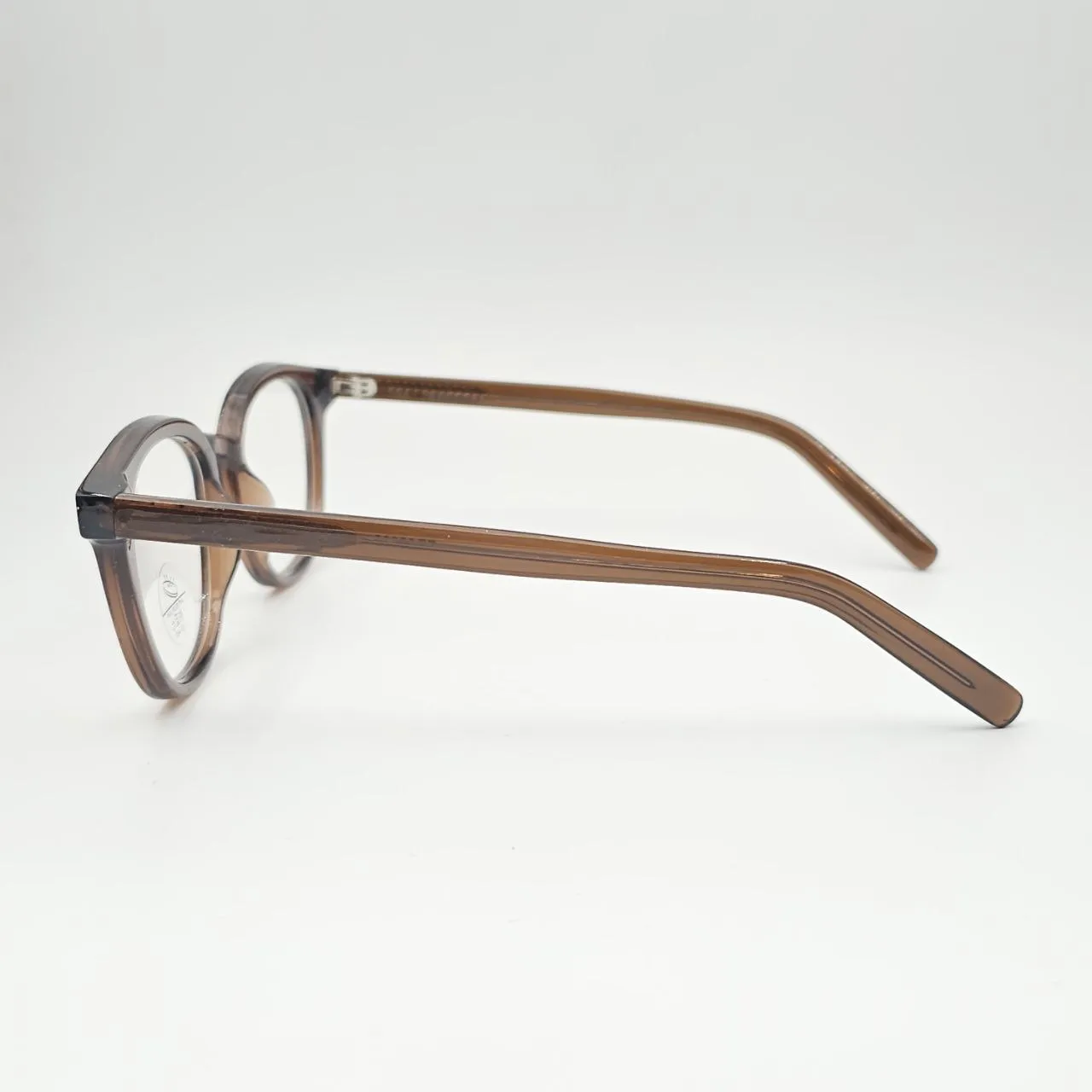 عکس نمای دسته عینک طبی نشکن برند MOSCOT رنگ brown