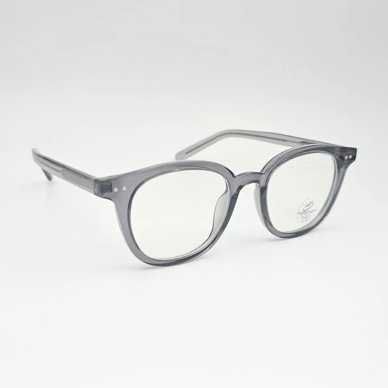 عکس نمای 45 درجه عینک طبی نشکن برند MOSCOT رنگ gray