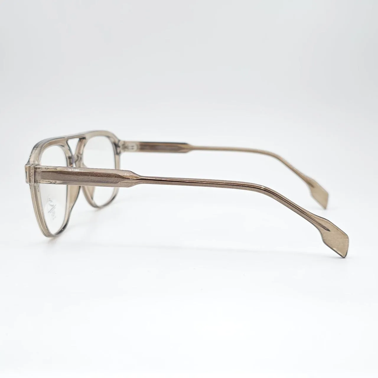 عکس نمای دسته عینک طبی نشکن برند MOSCOT رنگ brown