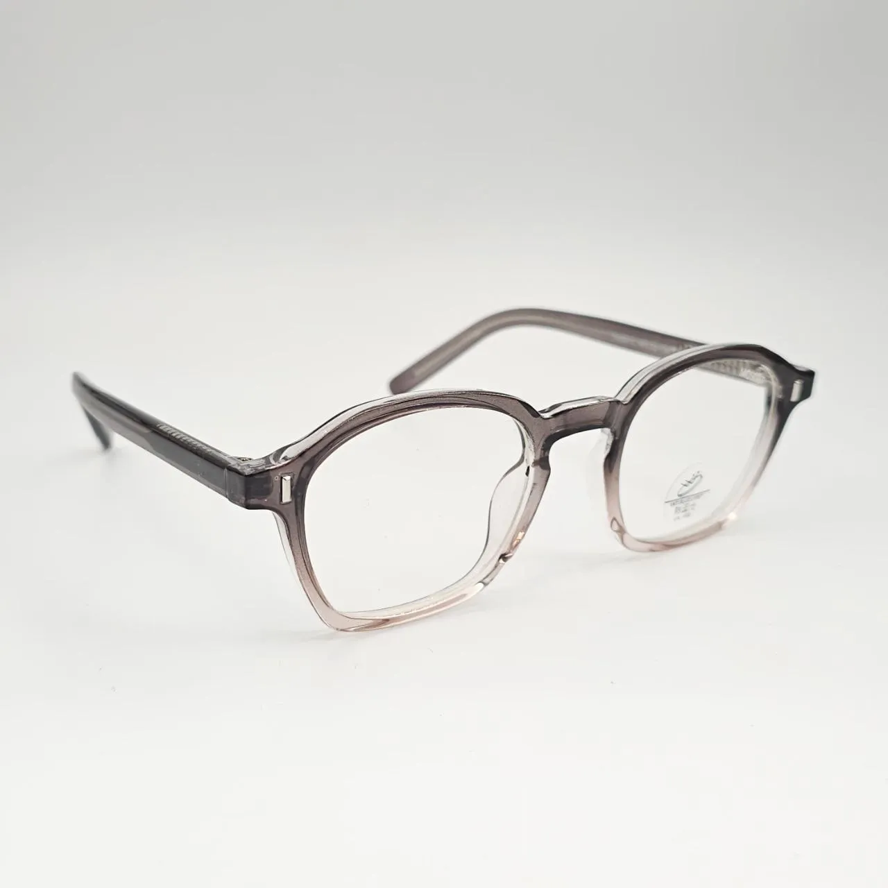 عکس نمای 45 درجه عینک طبی چند ضلعی TR90برند MOSCOT رنگ brown,transparent