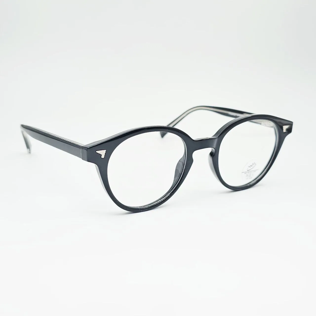 عکس نمای 45 درجه عینک طبی گرد نشکن برند MOSCOT رنگ black