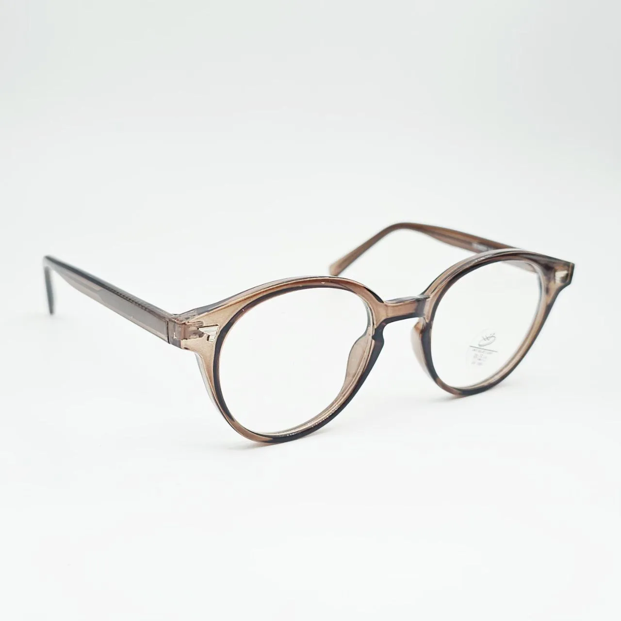 عکس نمای 45 درجه عینک طبی گرد نشکن برند MOSCOT رنگ brown