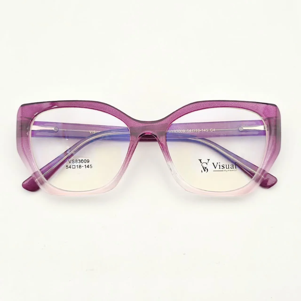 عکس نمای 45 درجه عینک طبی زنانه برند VISUAL رنگ purple