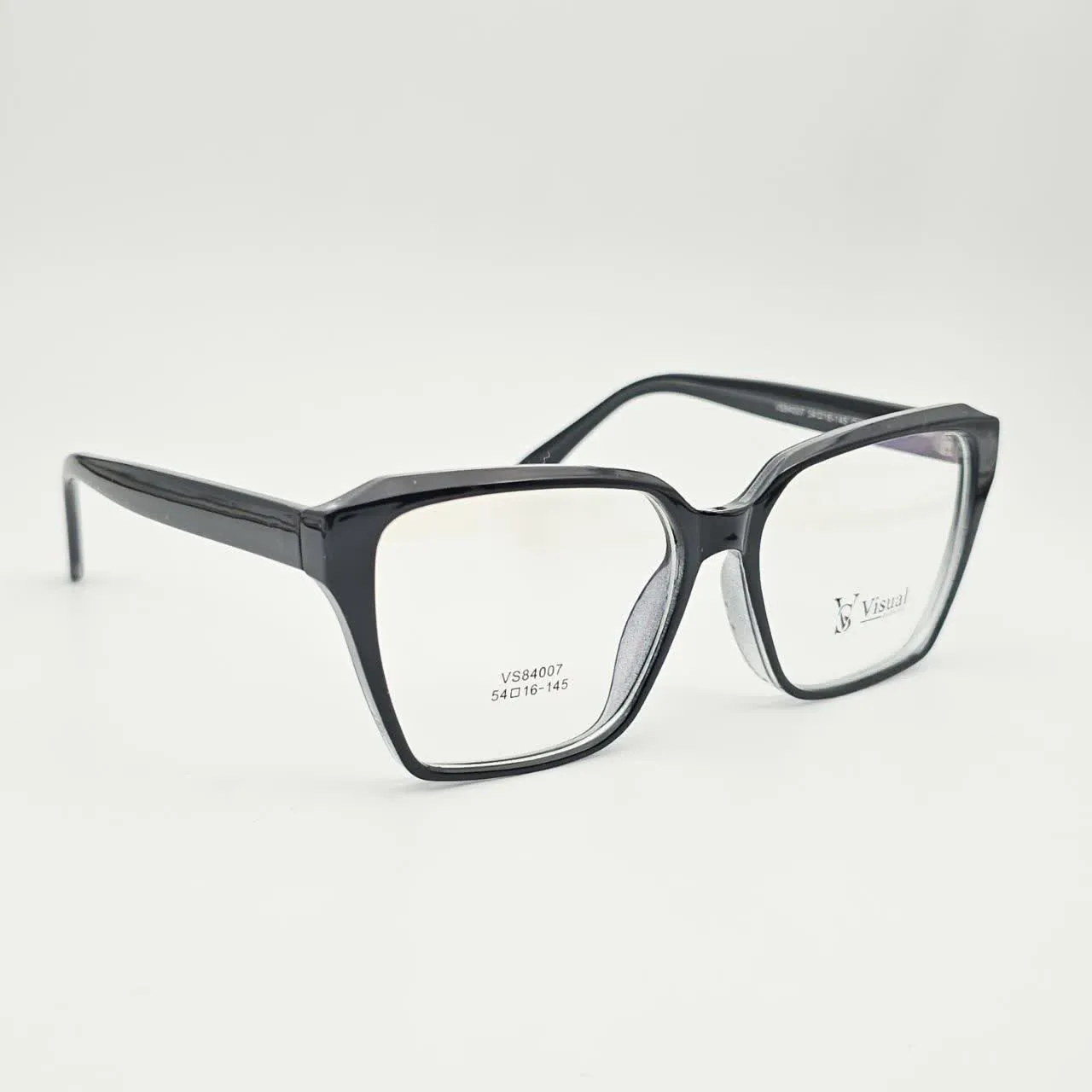 عکس نمای 45 درجه عینک طبی زنانه بزرگ برند VISUAL مدل VS84007 رنگ black