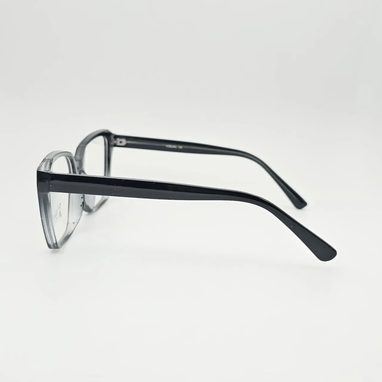 عکس نمای دسته عینک طبی زنانه بزرگ برند VISUAL مدل VS84007 رنگ black