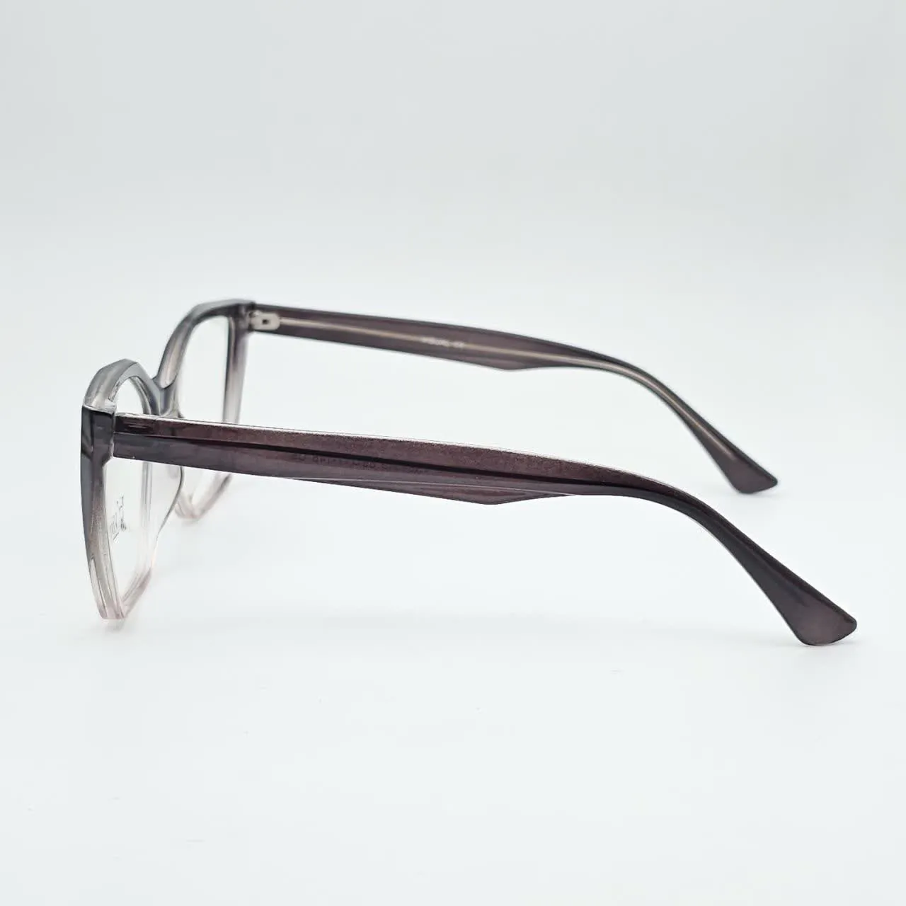 عکس نمای 45 درجه عینک طبی زنانه برند VISUAL مدل VS84019 رنگ brown