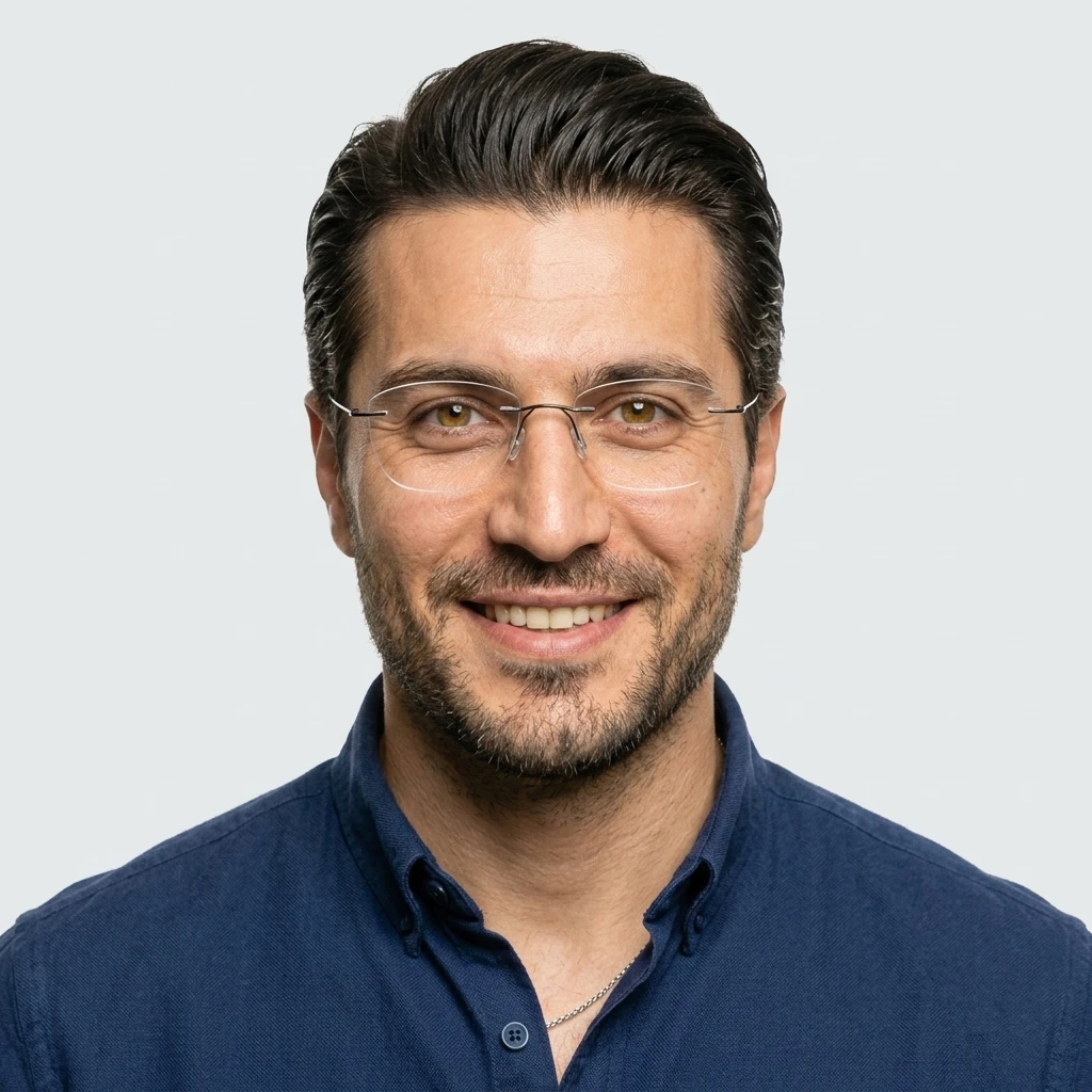 پرو آنلاین عینک بدون فریم برند Silhouette مردانه جنس تیتانیوم رنگ قهوه‌ای روی صورت