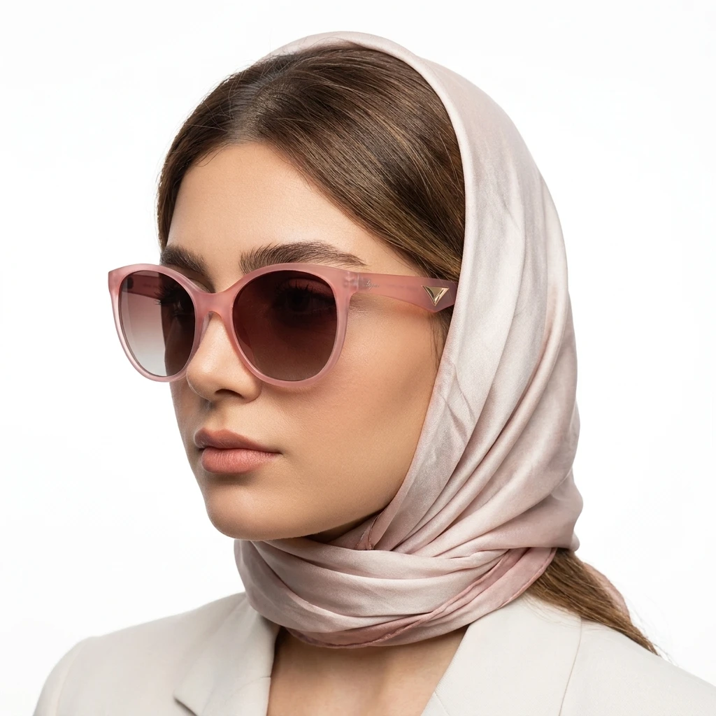 پرو آنلاین عینک افتابی برند legion زنانه رنگ صورتی روی صورت