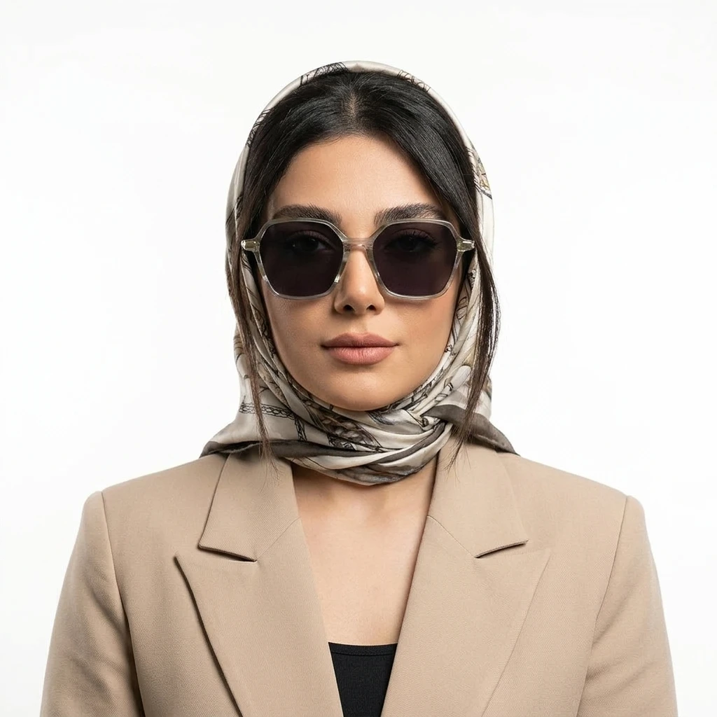 پرو آنلاین عینک آفتابی برند SIERRA زنانه رنگ color:شفاف طوسی-کرم با لولای طلایی روی صورت